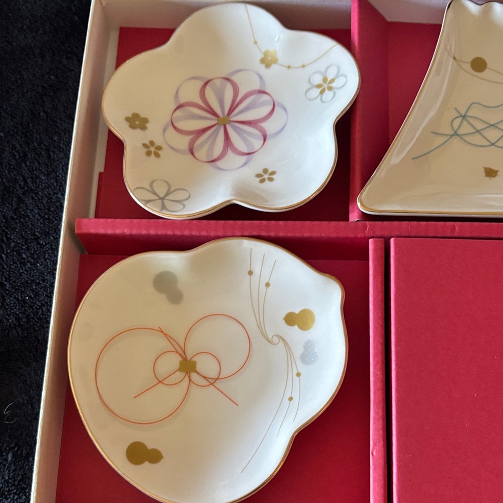 Floral Porcelain Dish Set - White and Gold - Picture 4 of 7